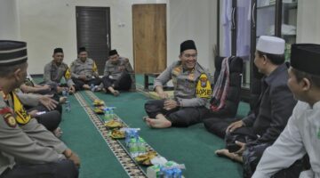 Tarawih Ramadhan Keliling Kapolres Blitar Ajak Warga Jaga Kamtibmas*