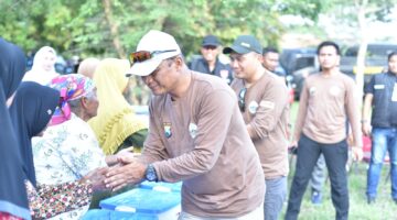Sambut Hari Bhayangkara ke-79, Kapolda Jatim Safari Kamtibmas Salurkan Bansos untuk Warga Pesisir Situbondo*