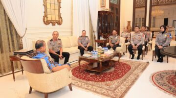 Dalam Rangka HUT Bhayangkara ke-79, Tim Mabes Polri Lakukan Anjangsana ke Mantan Kapolri Jenderal (Purn) Drs. Badrodin Haiti