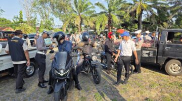 Operasi Patuh Semeru 2025 Polres Probolinggo Beri Hadiah Bagi Pengendara yang Tertib Lalu Lintas*