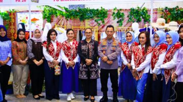Kapolri Tinjau Bazar Kreasi Bhayangkari Nusantara 2025, Dorong Pertumbuhan UMKM