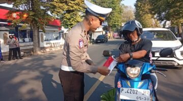 Merah Putih di Jalanan Jember: Polisi Ajak Warga Sambut HUT RI ke – 80 Gelorakan Semangat Nasionalisme*