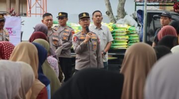 Jaga Stabilitas Harga, Polres Trenggalek Gandeng Bulog Gelar Pasar Beras Murah*