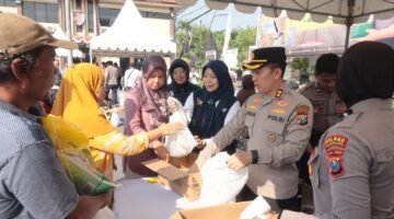Gerakan Pangan Murah Polres Bojonegoro Disambut Antusias Warga 30 Ton Beras Habis Terjual*